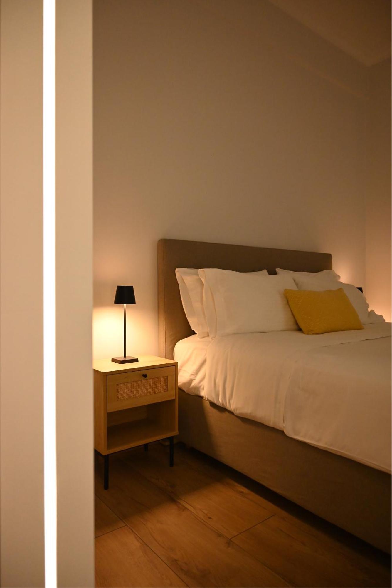 Minimal Apartment On The Shadow Of The Acropolis Афіни Екстер'єр фото