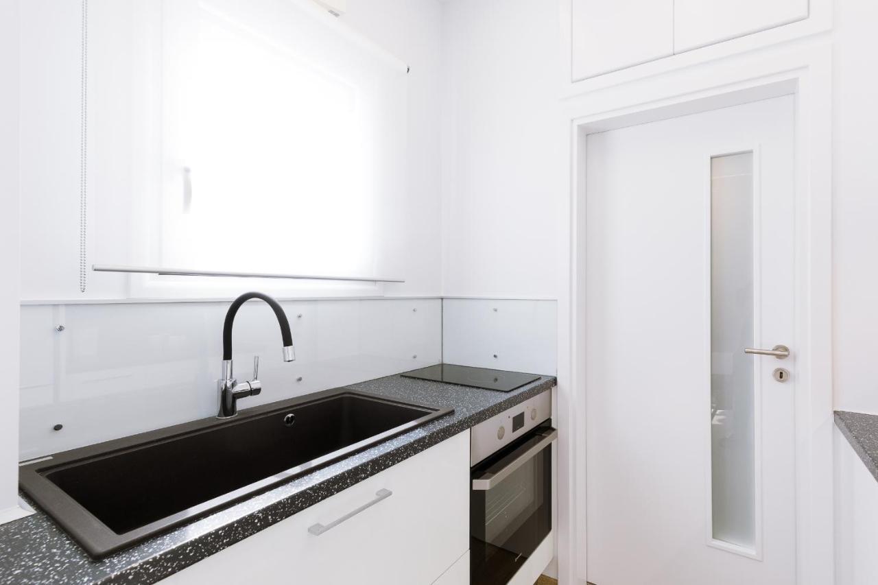 Minimal Apartment On The Shadow Of The Acropolis Афіни Екстер'єр фото